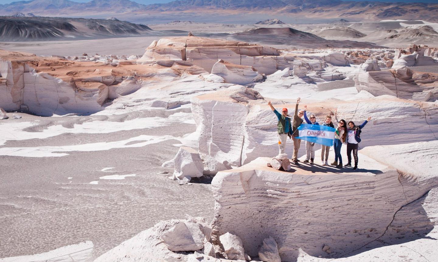 CATAMARCA CON CAMPO DE PIEDRA POMEZ 